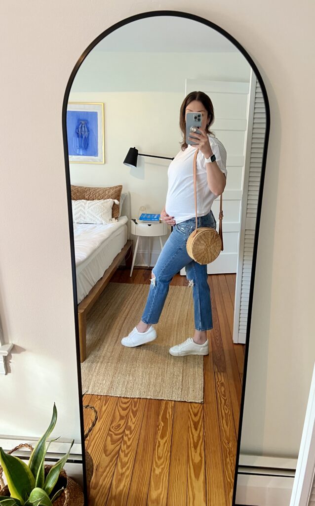 Spring Capsule: white t-shirt, over the belly jeans, white sneakers, structured wicker bag